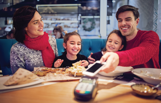 family-dining-tap-to-pay